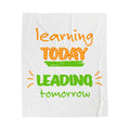 „Learning Today, Leading Tomorrow“ – Inspirierende Kuscheldecke für Zukunftsdenker